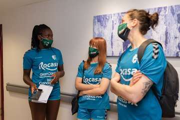 Iara Grosso pasó este viernes el reconocimiento médico junto a otras compañeras del equipo/TA/Acfi Press.